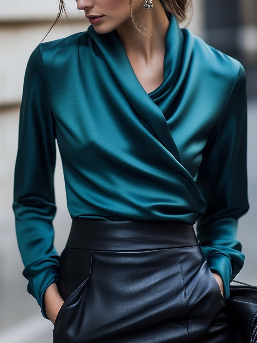 CLARI ™ | Luxueuze Bruine Satijnen Blouse met Vetersluiting en Tailored Fit