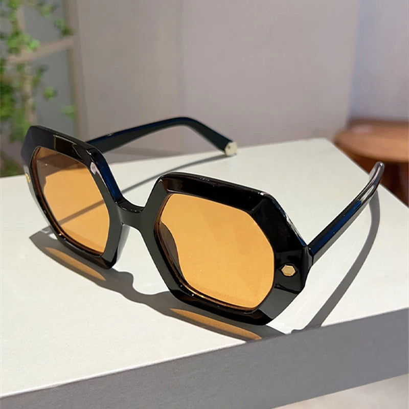 Melissa | Trendy schildvormige zonnebril met gedurfde stijl