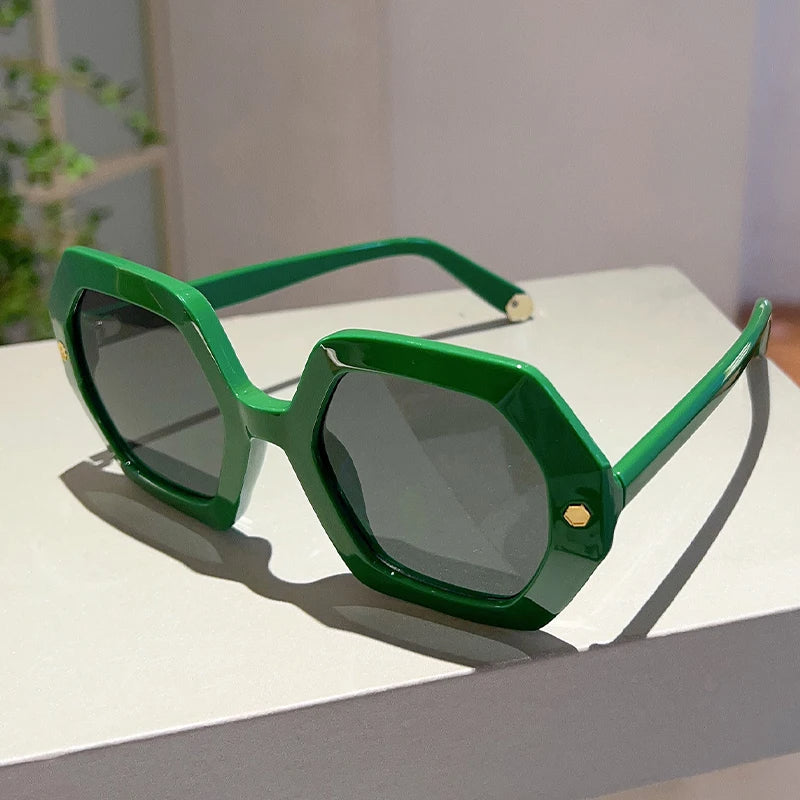Melissa | Trendy schildvormige zonnebril met gedurfde stijl