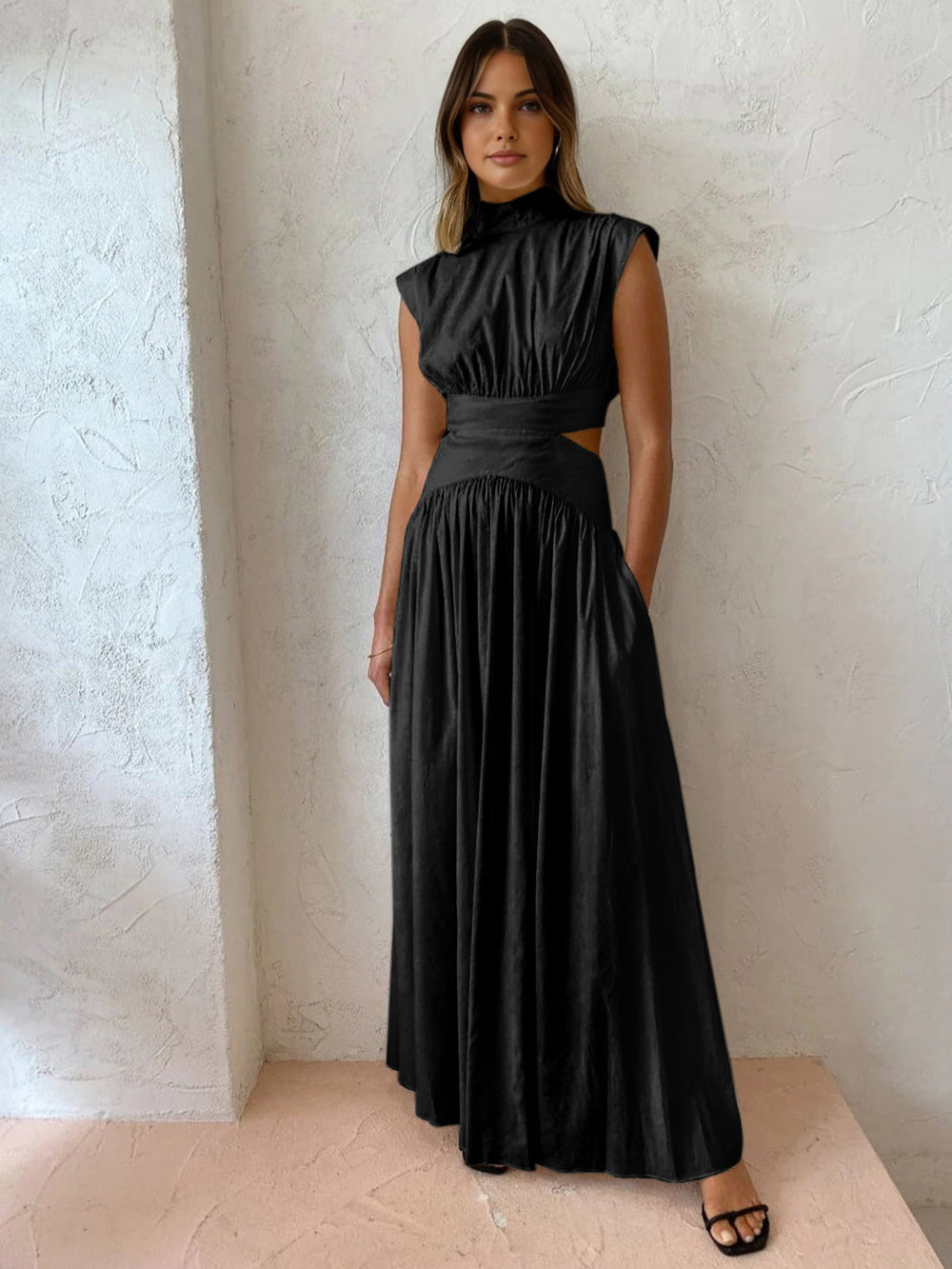 Rafaela | Lange mock neck jurk met cut out en hoge hals