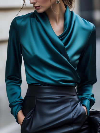 CLARI ™ | Luxueuze Bruine Satijnen Blouse met Vetersluiting en Tailored Fit