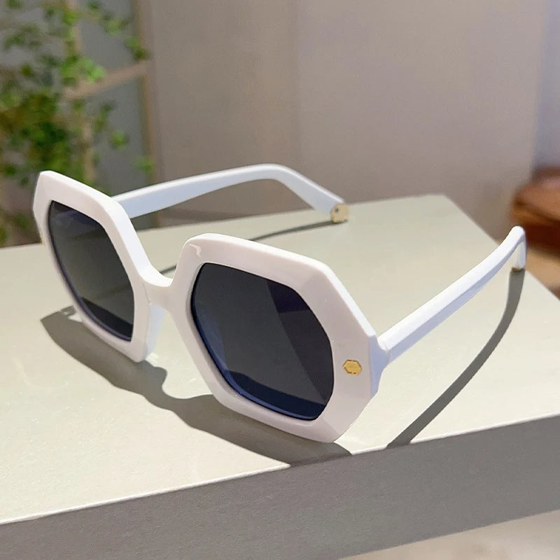 Melissa | Trendy schildvormige zonnebril met gedurfde stijl