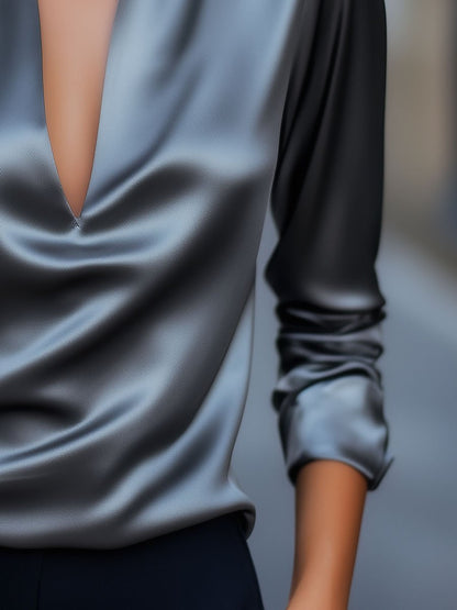 CLORA  | Zilveren Satijnen Blouse met Diepe V-Hals